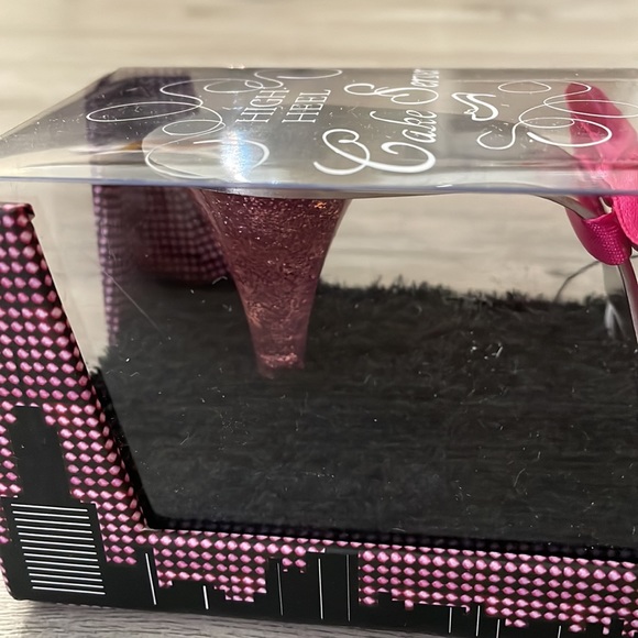 High Heel Cake Server - Picture 3 of 5